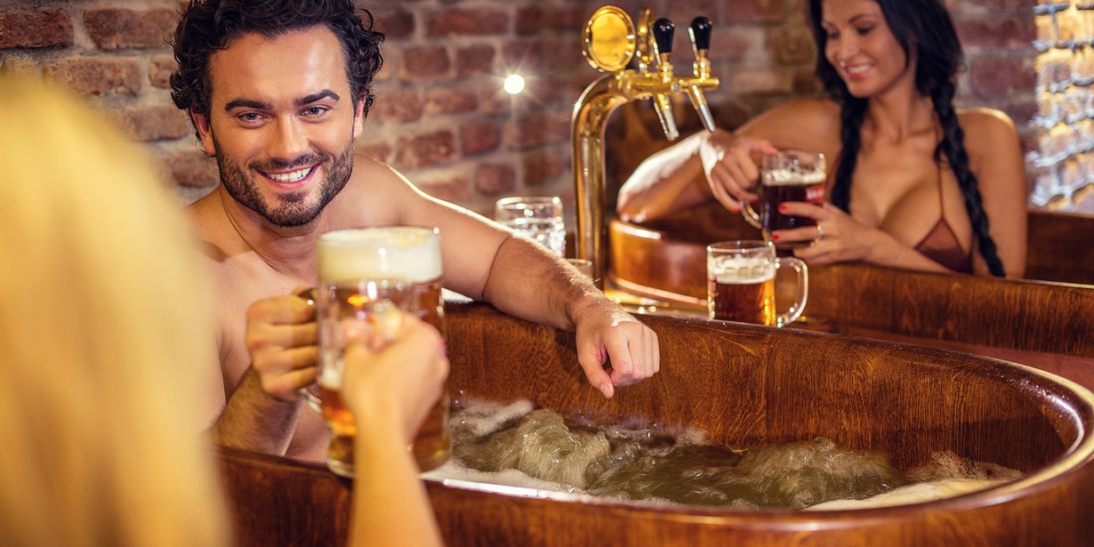 Original_Beer_Spa_Relax_In_Oak_Tubs - pivni lazne (2).jpg