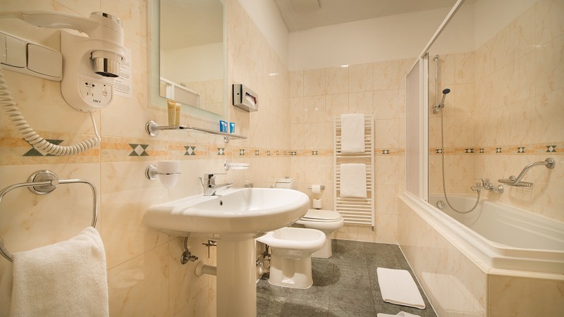 4bathroom_deluxe_apartment_hotel_suite_home_prague_15296170181231.jpeg