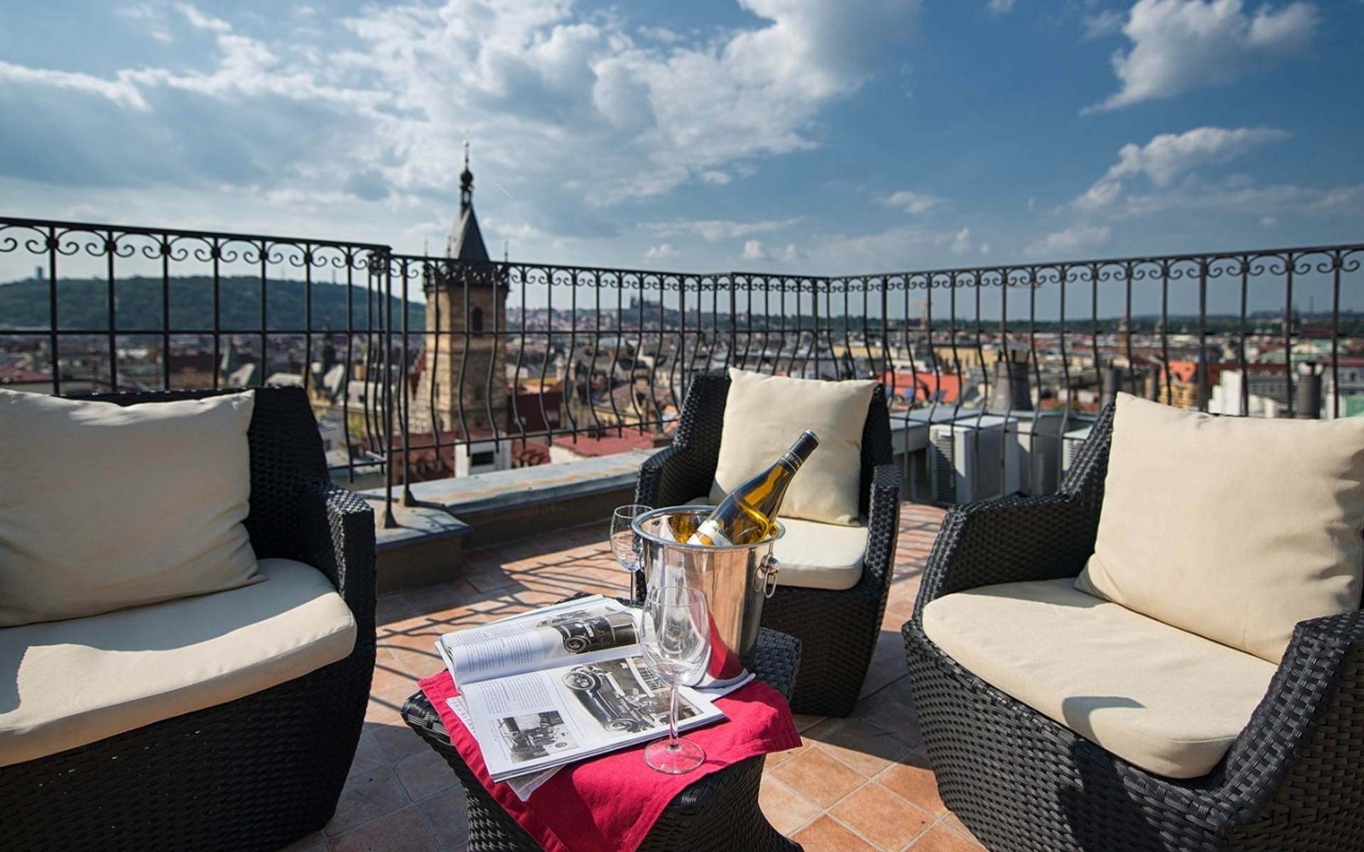 hotel-suite-home-prague-terrace-02.jpg